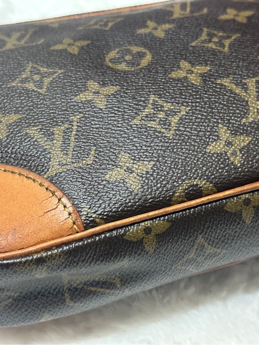 Vintage Louis Vuitton Marly Dragonne wristlet/clutch - Picture 13 of 14